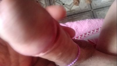 Mängib oma riista ja koeraga koos minuga